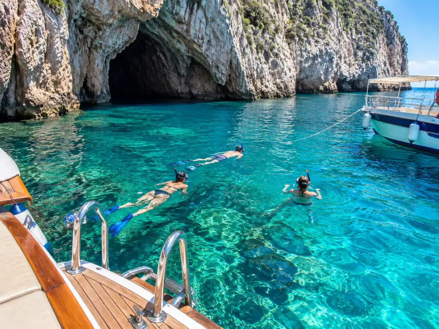 Snorkelling stop on the island circuit